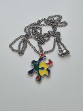 Halsband med pusselbit, autism / medvetenhet