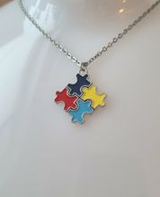 Halsband med pusselbit, autism / medvetenhet