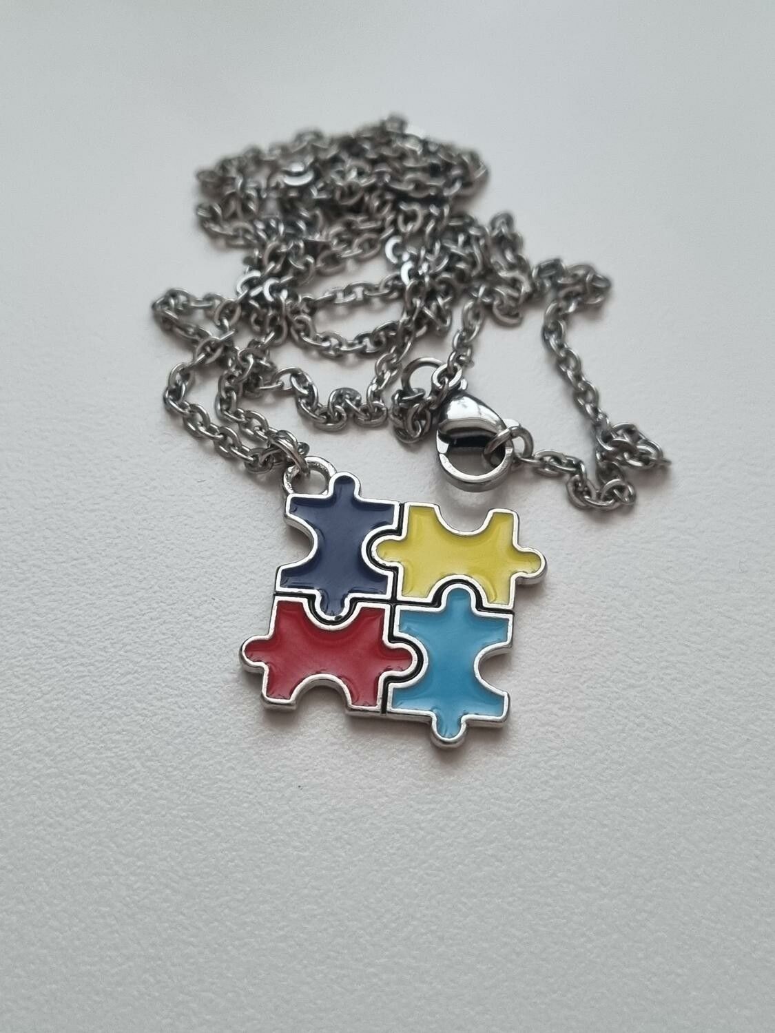 Halsband med pusselbit, autism / medvetenhet