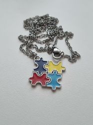 Halsband med pusselbit, autism / medvetenhet