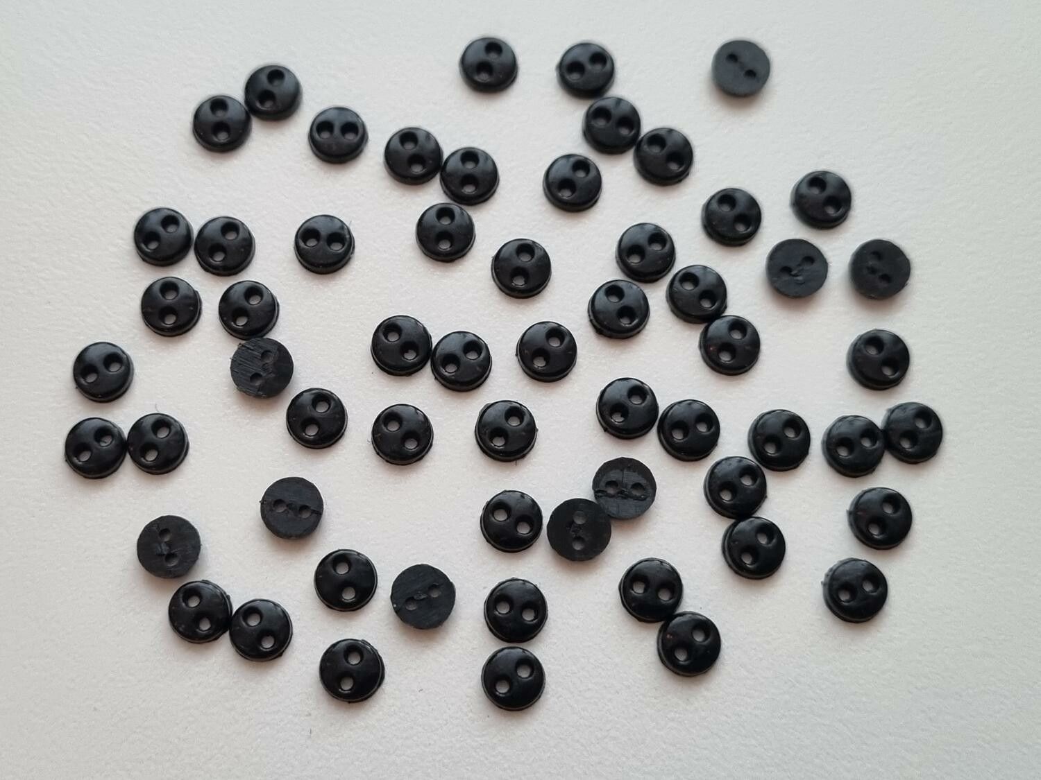 30 st svarta knappar / dockknappar miniatyrer (5 mm)
