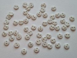 30 st vita knappar / dockknappar miniatyrer (4 mm)