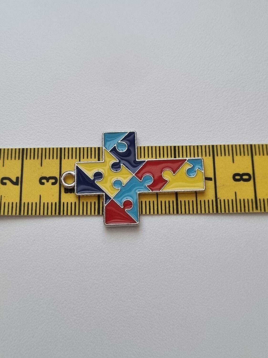 Berlock Autism Medvetenhet Pusselbit (kors)