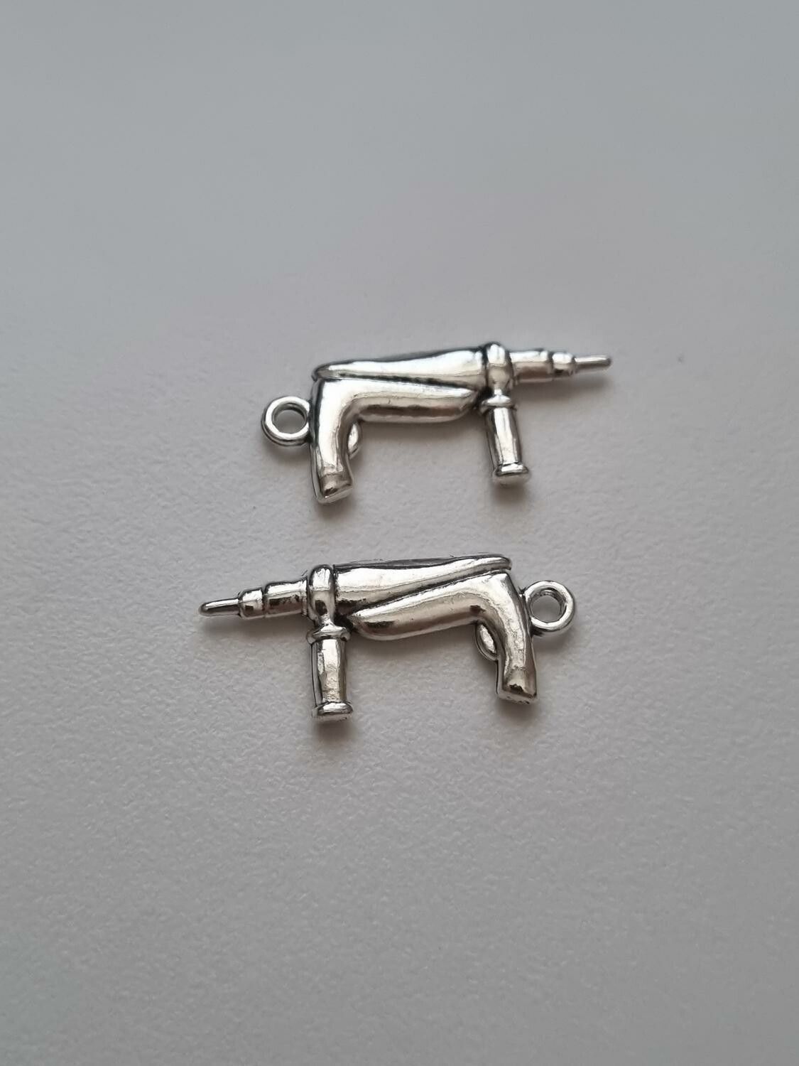 Berlocker Charms Miniatyr Borr / borrar, 2 st silverfärgade