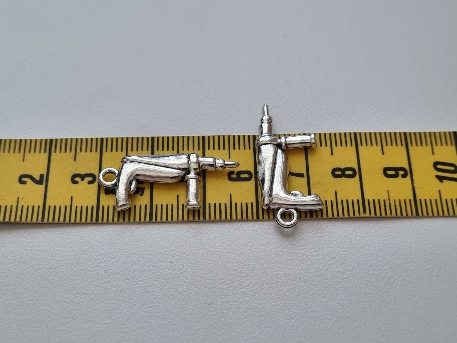 Berlocker Charms Miniatyr Borr / borrar, 2 st silverfärgade