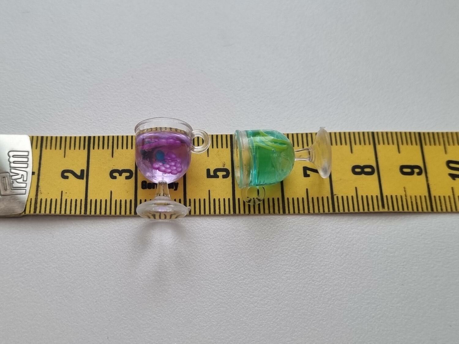 1 st drink, minidrink, miniatyr till dockskåp, tittskåp - blandade färger
