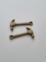 Berlocker Charms Miniatyr Hammare, 2 st bronsfärgade