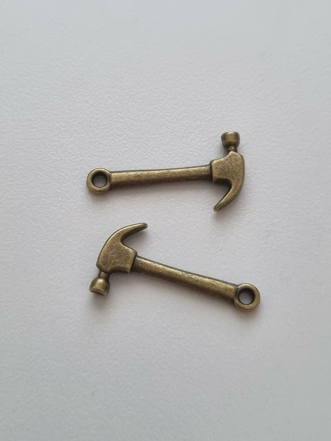 Berlocker Charms Miniatyr Hammare, 2 st bronsfärgade