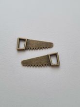 Berlocker Charms Miniatyr såg / sågar, 2 st bronsfärgade