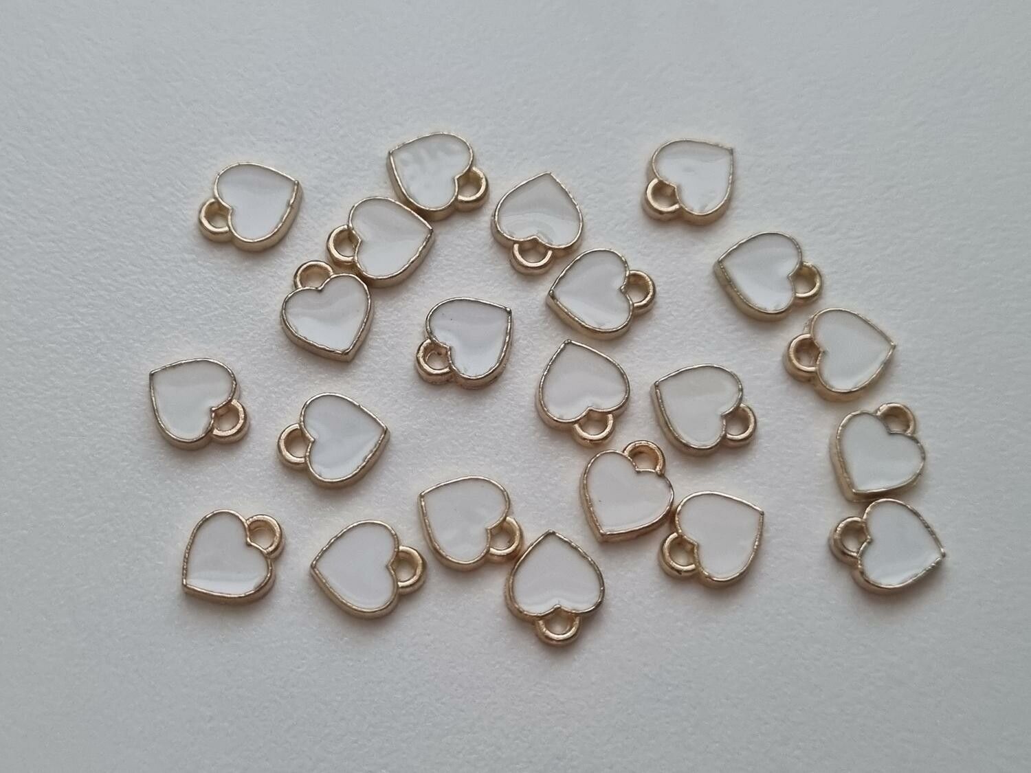 Berlocker Charms Hjärtan 10 st (vita)