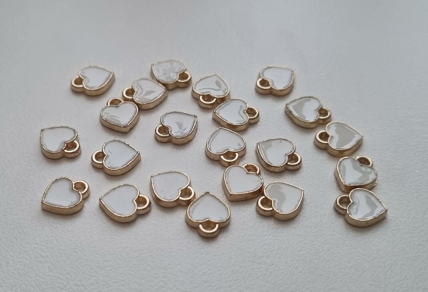 Berlocker Charms Hjärtan 10 st (vita)