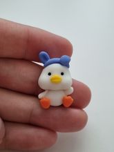 Miniatyr anka med rosett, miniatyranka (2,6 cm hög)