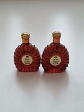XO cognac, cognacflaskor, miniatyrer till dockskåp, tittskåp (2 st, bruna)