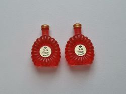 XO cognac, cognacflaskor, miniatyrer till dockskåp, tittskåp (2 st, röd)