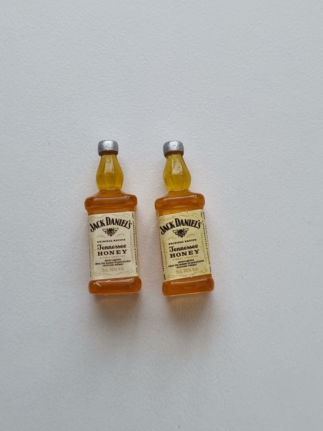 Jack Daniels miniatyrer, flaskor, miniflaskor till dockskåp, tittskåp (2 st)