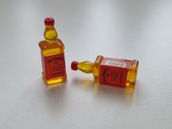 Jack Daniels miniatyrer, flaskor, miniflaskor till dockskåp, tittskåp (2 st)