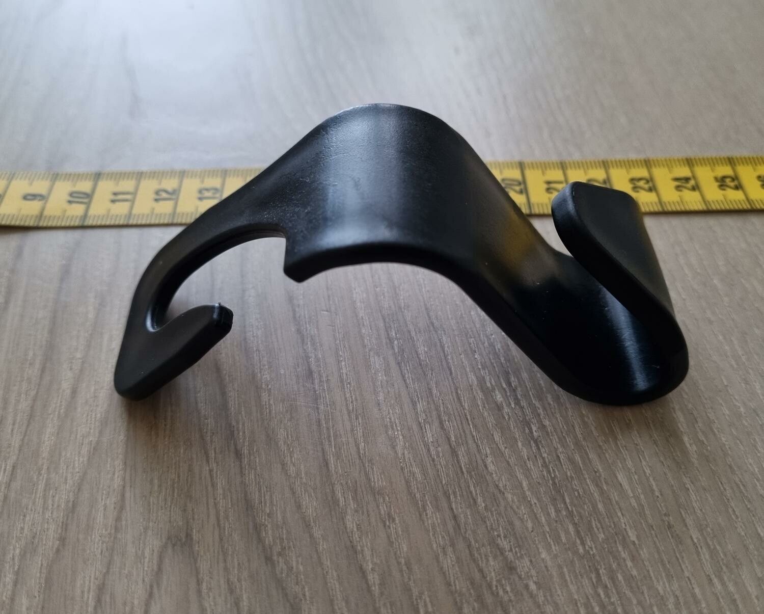 Krok till huvudstödet i bilen, universell krok (20 kg bärvikt)