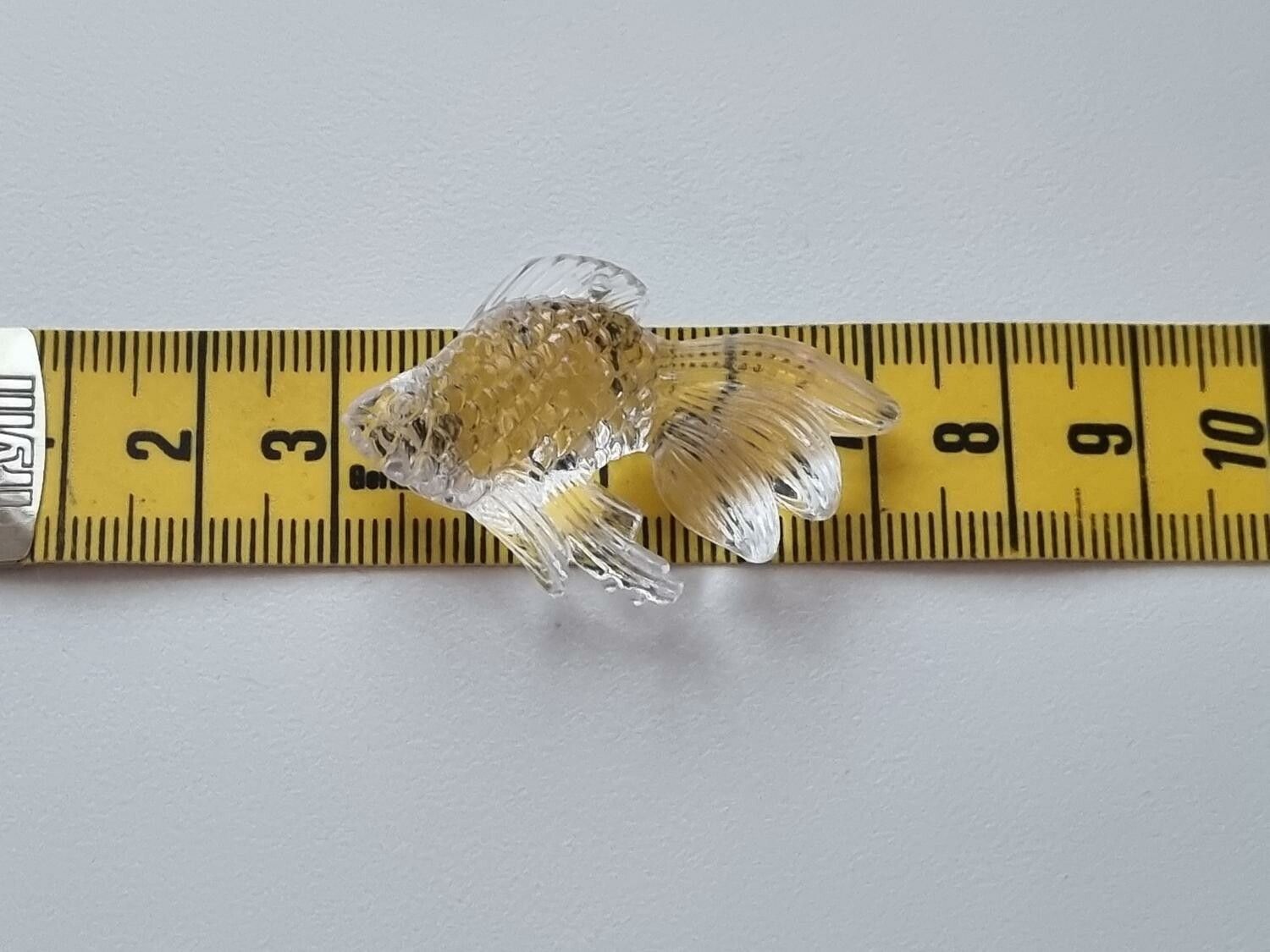 Transparent fisk, miniatyr för dekoration (4,1 cm lång)