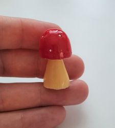 Handmålad flugsvamp, miniatyr för dekoration (3,2 cm hög)