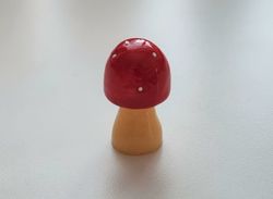 Handmålad flugsvamp, miniatyr för dekoration (3,2 cm hög)