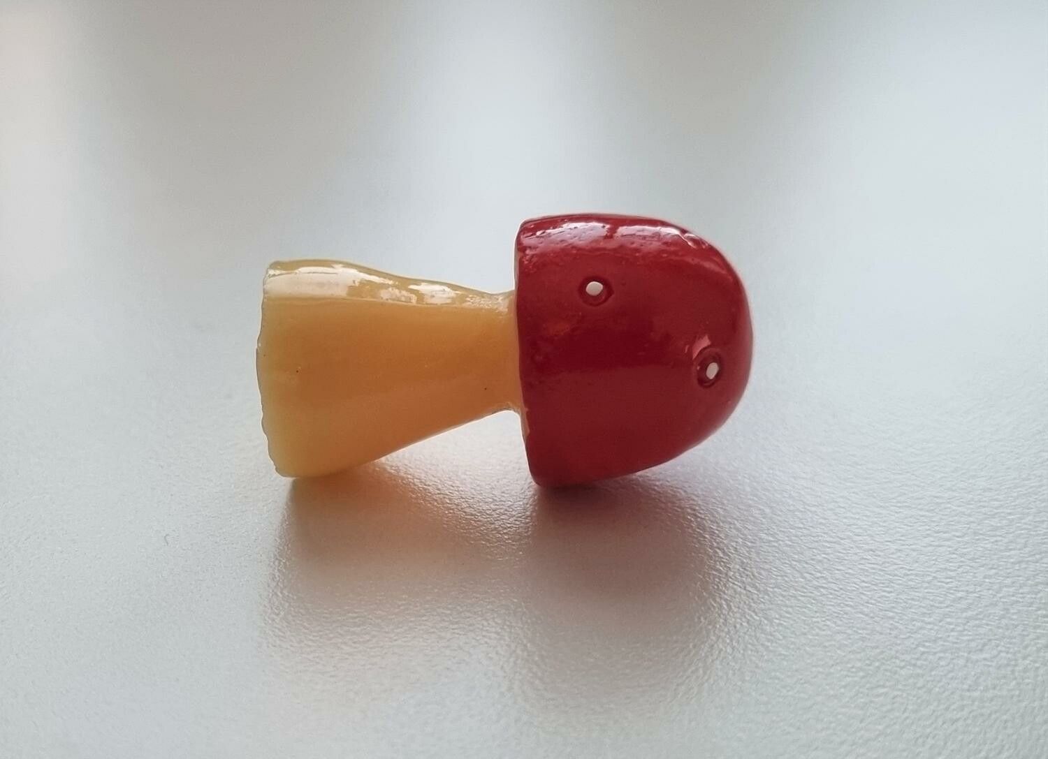 Handmålad flugsvamp, miniatyr för dekoration (3,2 cm hög)