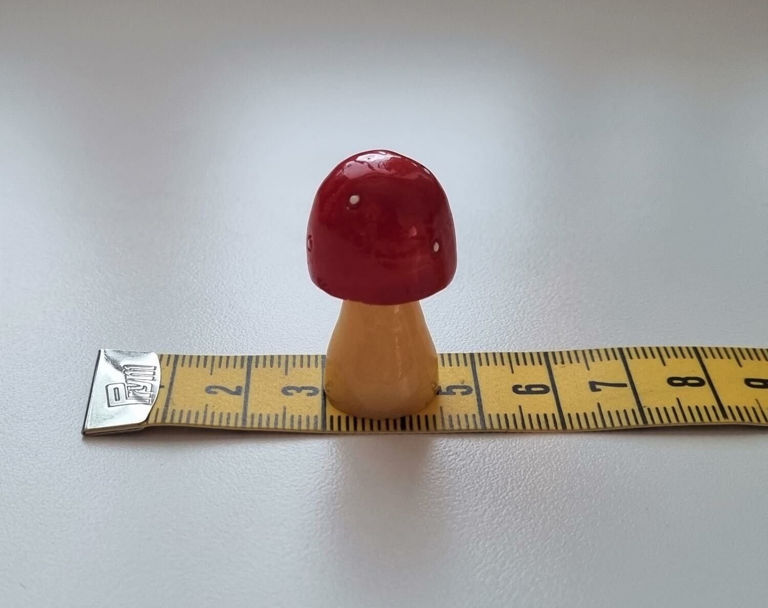 Handmålad flugsvamp, miniatyr för dekoration (3,2 cm hög)