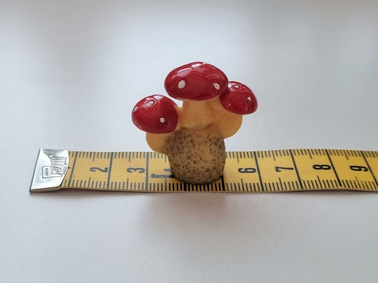 Handmålade flugsvampar, miniatyrer för dekoration (3 cm hög)
