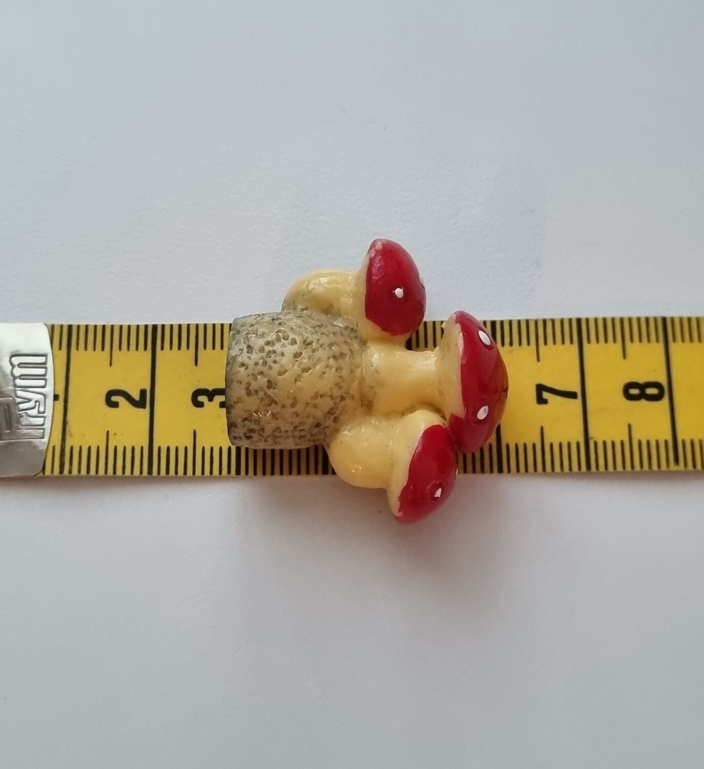 Handmålade flugsvampar, miniatyrer för dekoration (3 cm hög)
