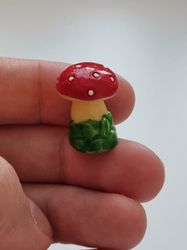 Handmålad flugsvamp, miniatyr för dekoration (2,1 cm hög)