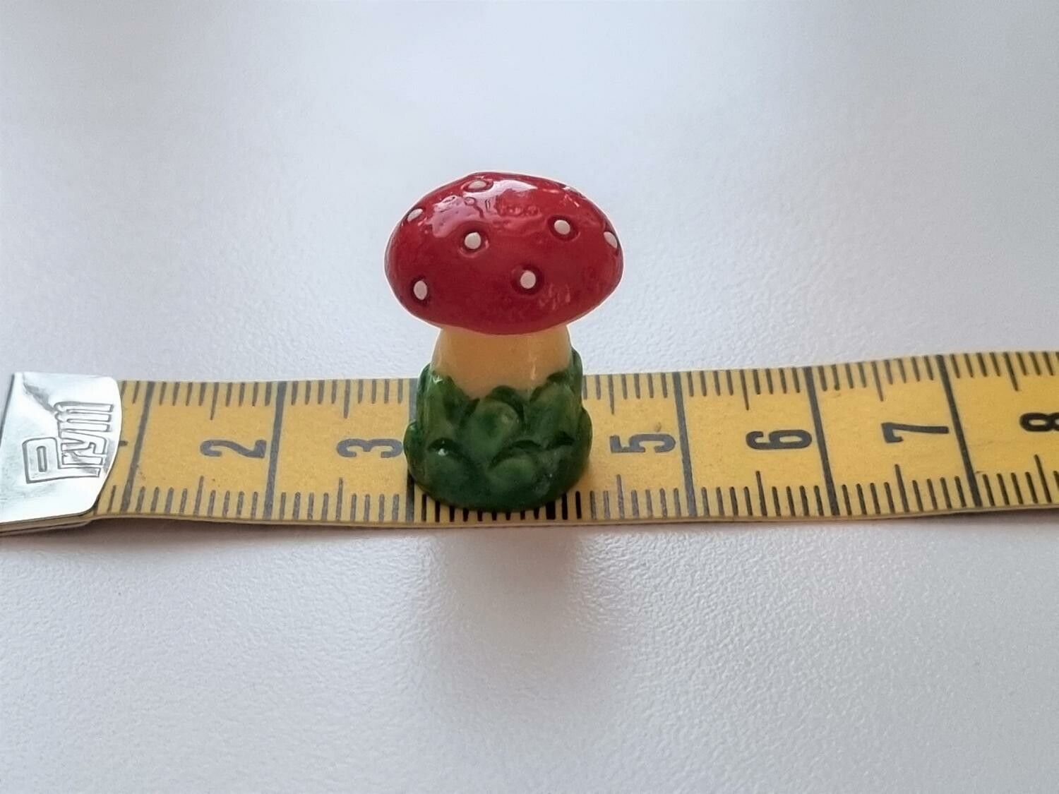 Handmålad flugsvamp, miniatyr för dekoration (2,1 cm hög)
