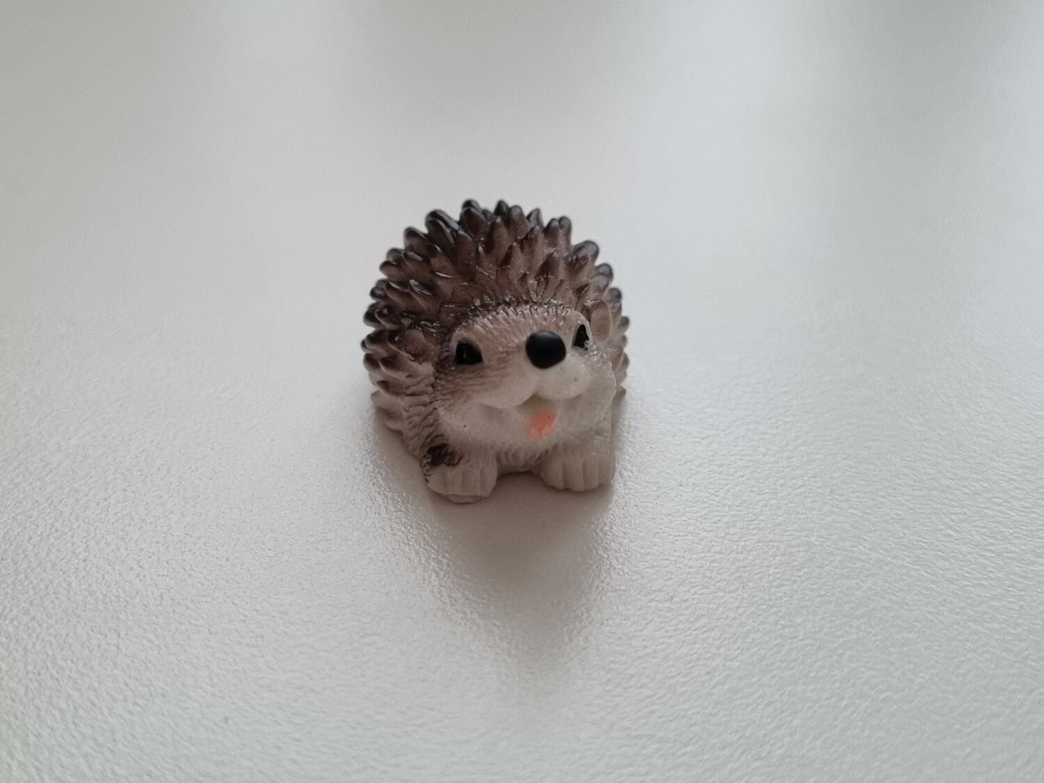 Igelkott, miniatyr för dekoration (1,6 cm hög)