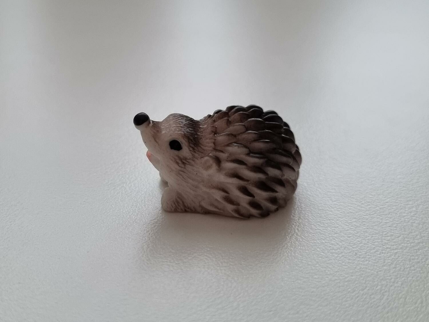 Igelkott, miniatyr för dekoration (1,6 cm hög)