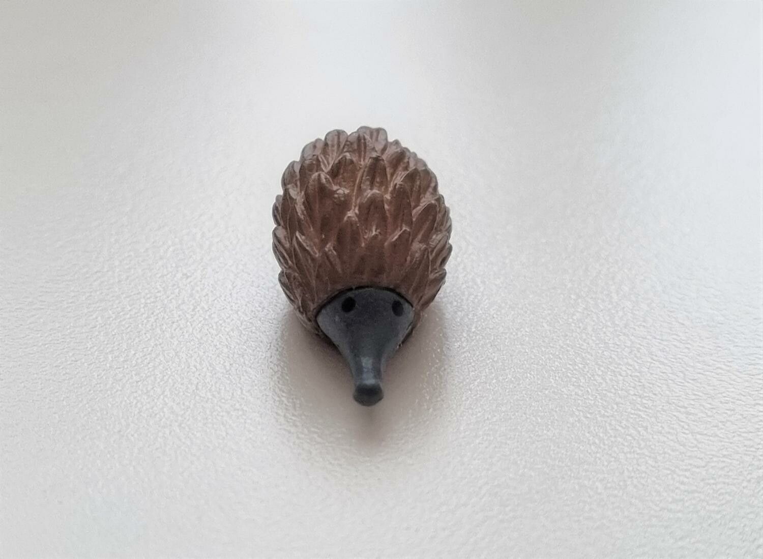 Igelkott, miniatyr för dekoration (1,1 cm hög)