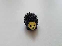 Handmålad igelkott, miniatyr för dekoration (1,1 cm hög)