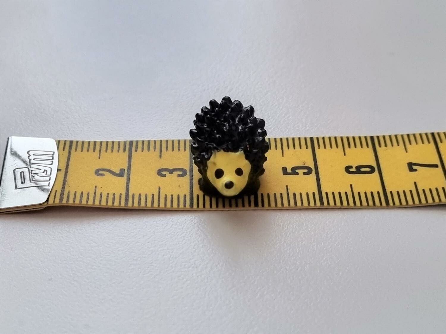Handmålad igelkott, miniatyr för dekoration (1,1 cm hög)