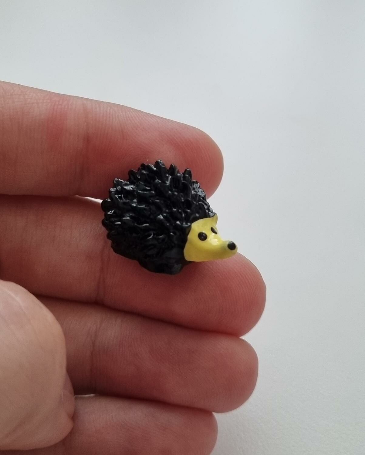 Handmålad igelkott, miniatyr för dekoration (1,5 cm hög)