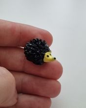 Handmålad igelkott, miniatyr för dekoration (1,5 cm hög)