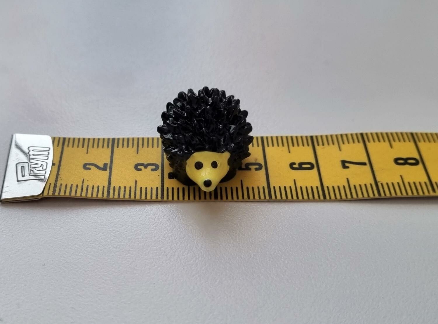Handmålad igelkott, miniatyr för dekoration (1,5 cm hög)