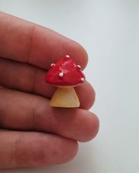 Handmålad flugsvamp, miniatyr för dekoration (2 cm hög)