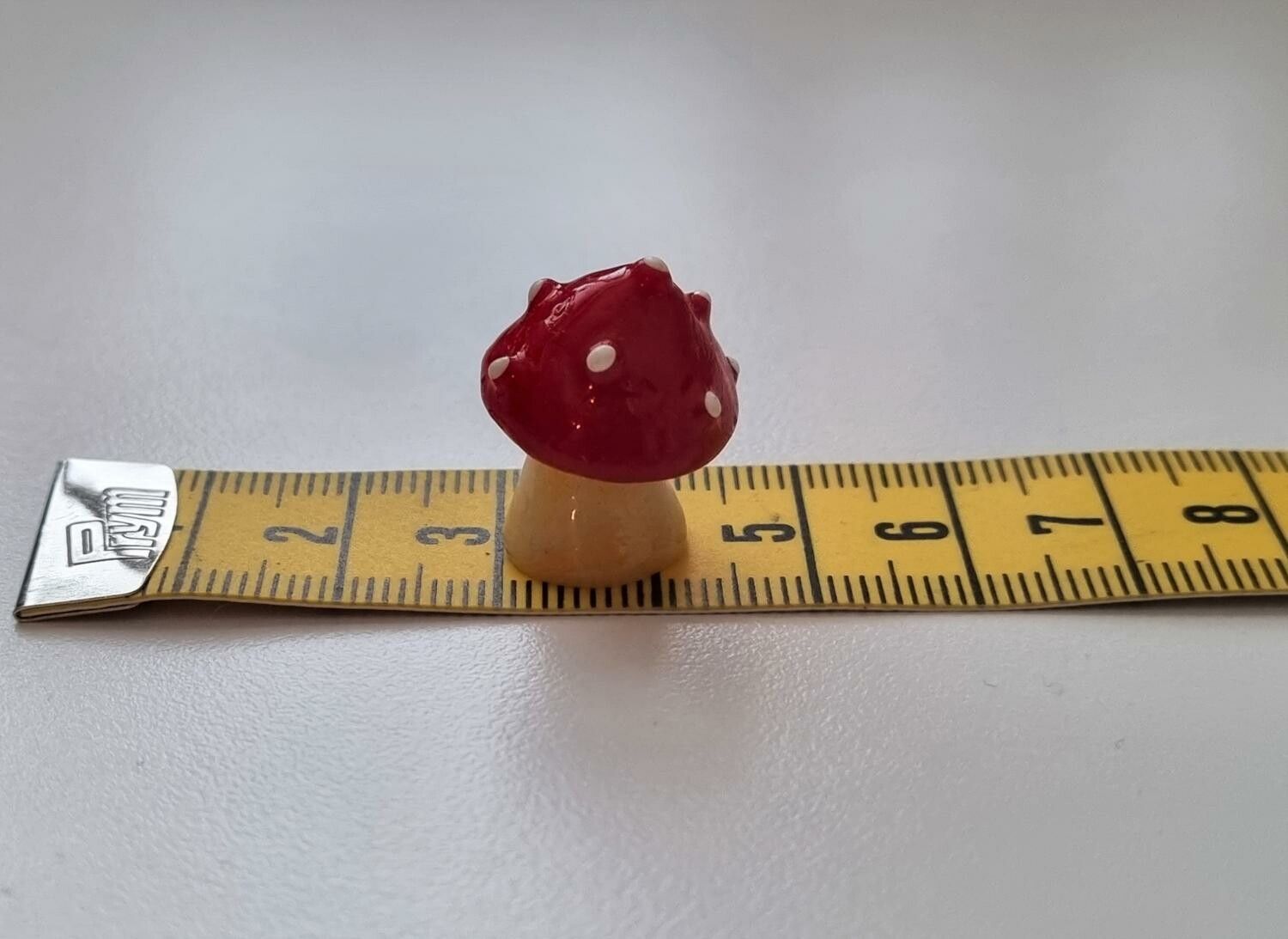 Handmålad flugsvamp, miniatyr för dekoration (2 cm hög)