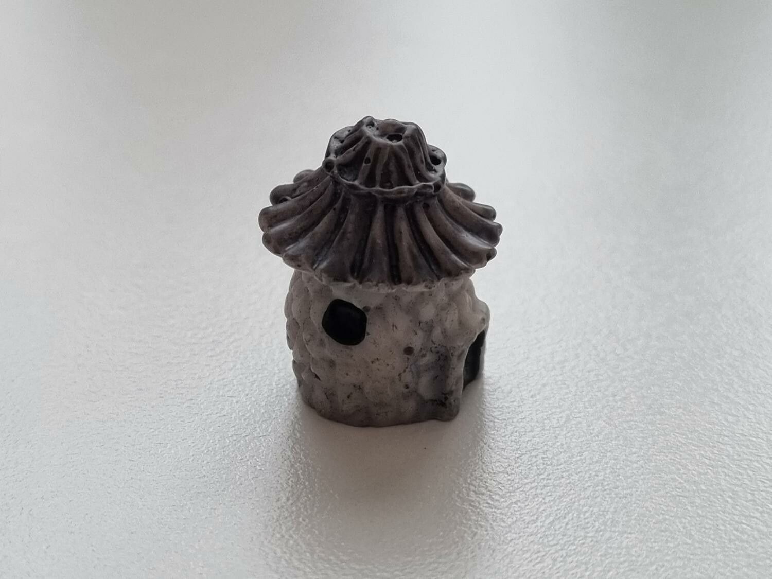 Svamphus, minihus - Miniatyr för dekoration, dockhus med mera (1,9 cm hög)