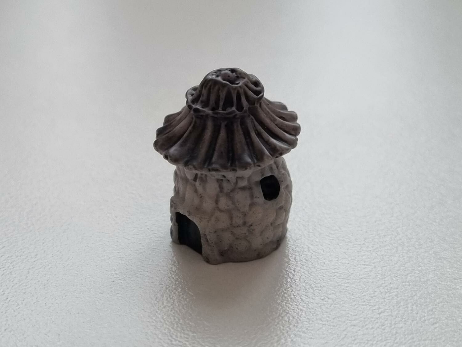 Svamphus, minihus - Miniatyr för dekoration, dockhus med mera (1,9 cm hög)