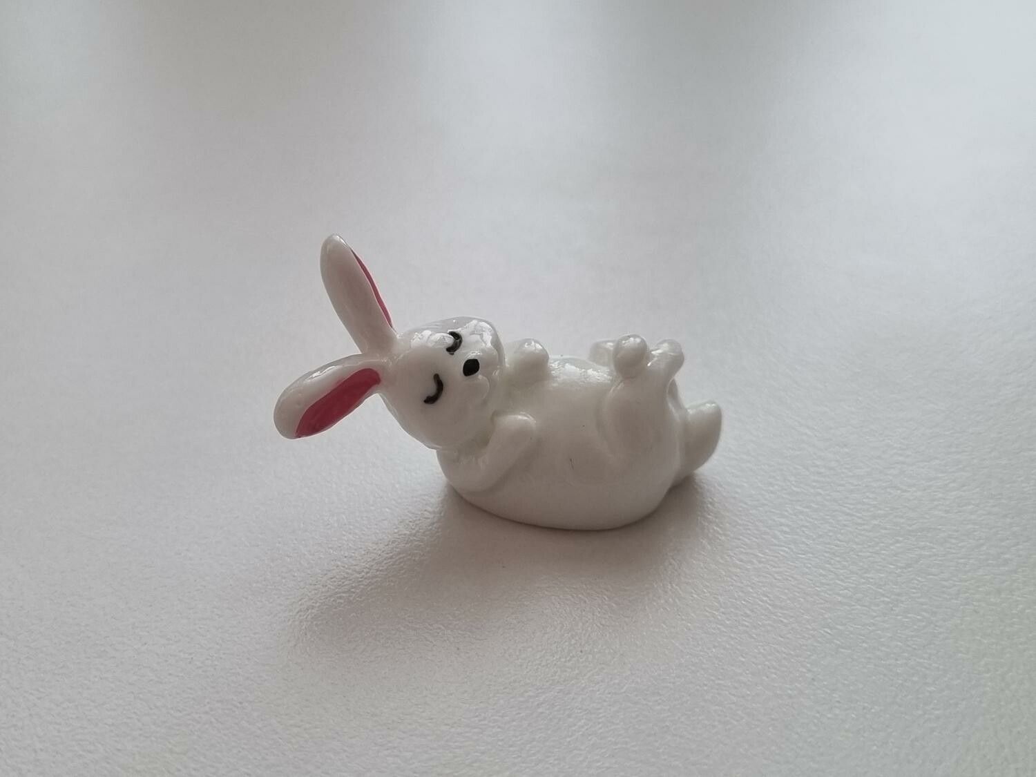 Handmålad kanin, miniatyr (2 cm hög)