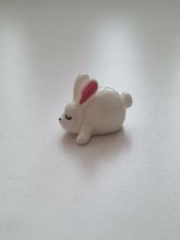 Handmålad kanin, miniatyr (1,6 cm hög)