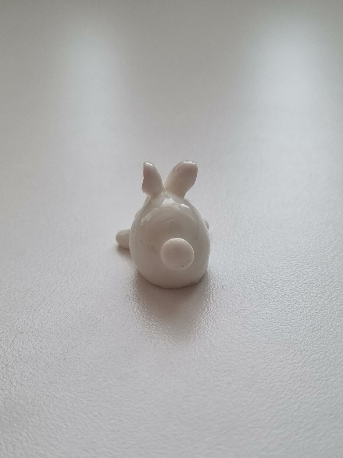 Handmålad kanin, miniatyr (1,6 cm hög)