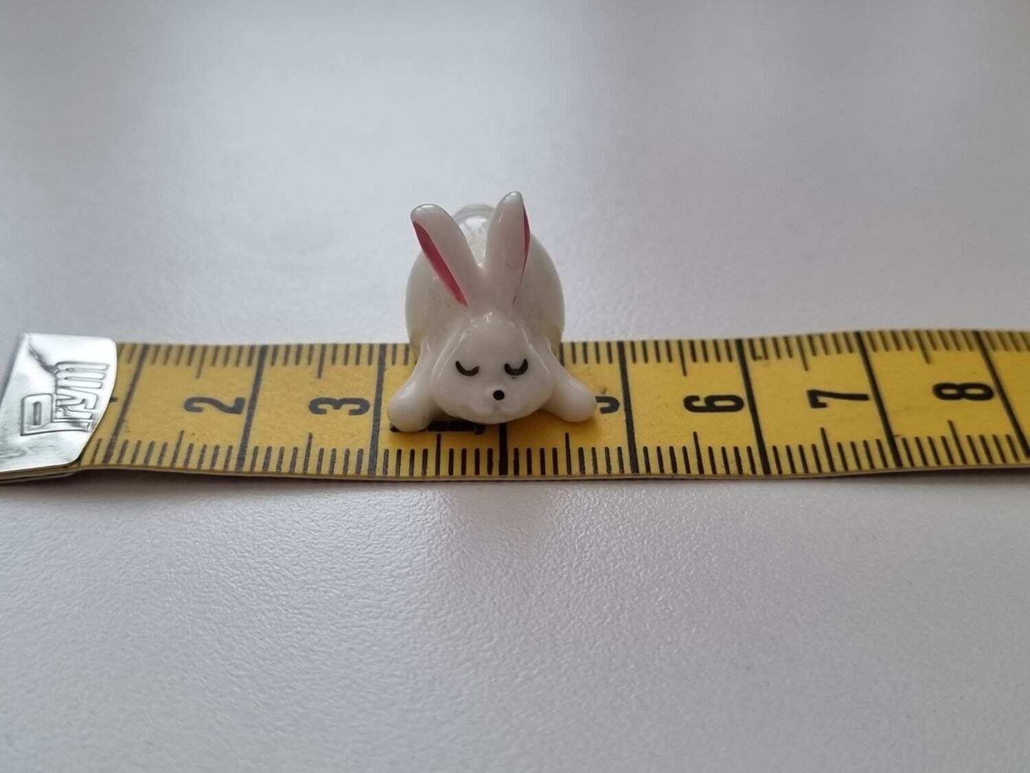 Handmålad kanin, miniatyr (1,6 cm hög)