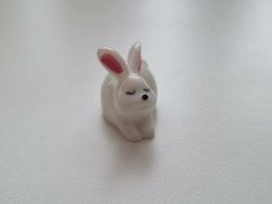 Handmålad kanin, miniatyr (2,1 cm hög)