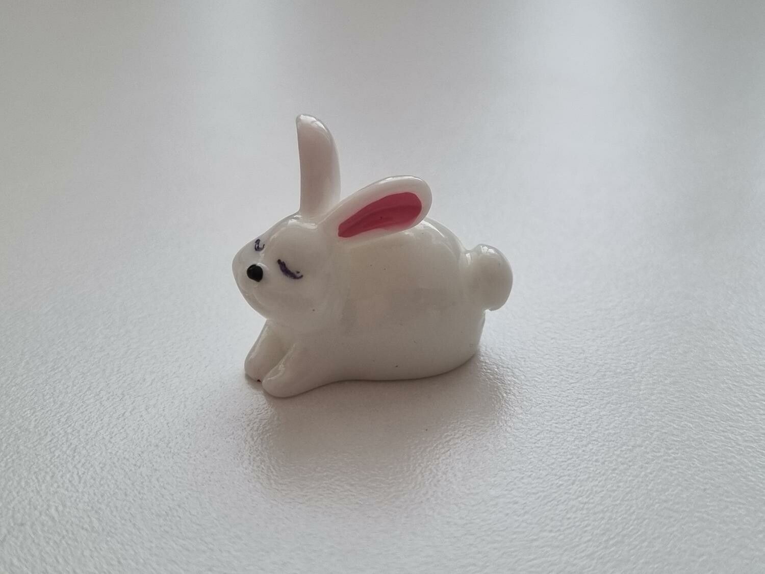 Handmålad kanin, miniatyr (2,1 cm hög)