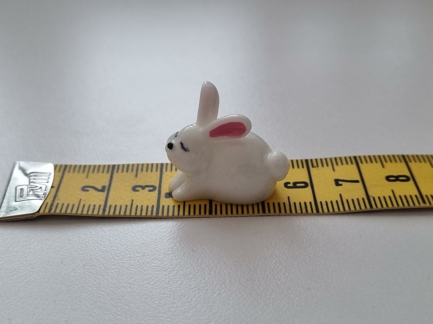 Handmålad kanin, miniatyr (2,1 cm hög)