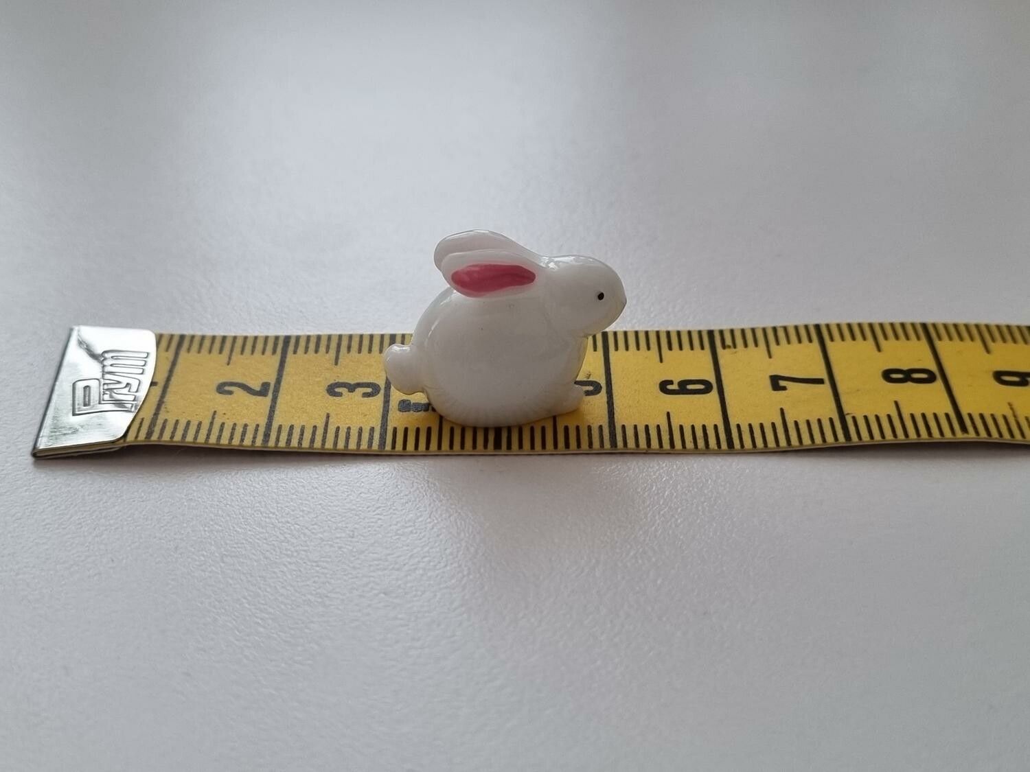 Handmålad kanin, miniatyr (1,5 cm hög)